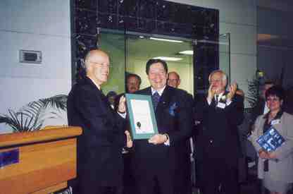 News (November 01, 2001) Image