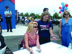 Views (August 01, 2004) Image