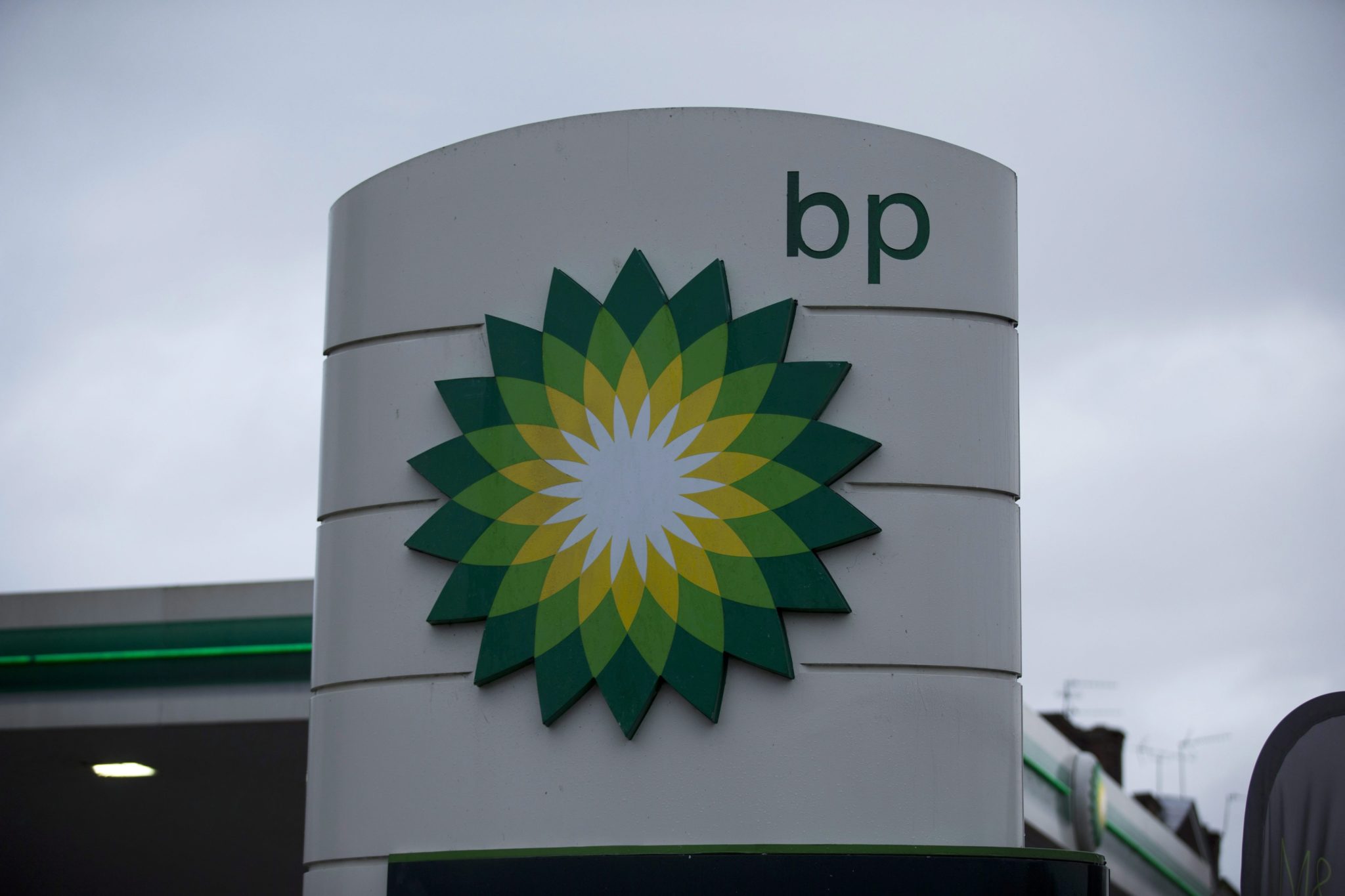 U.S. judge OKs $20B settlement from 2010 BP oil spill Image