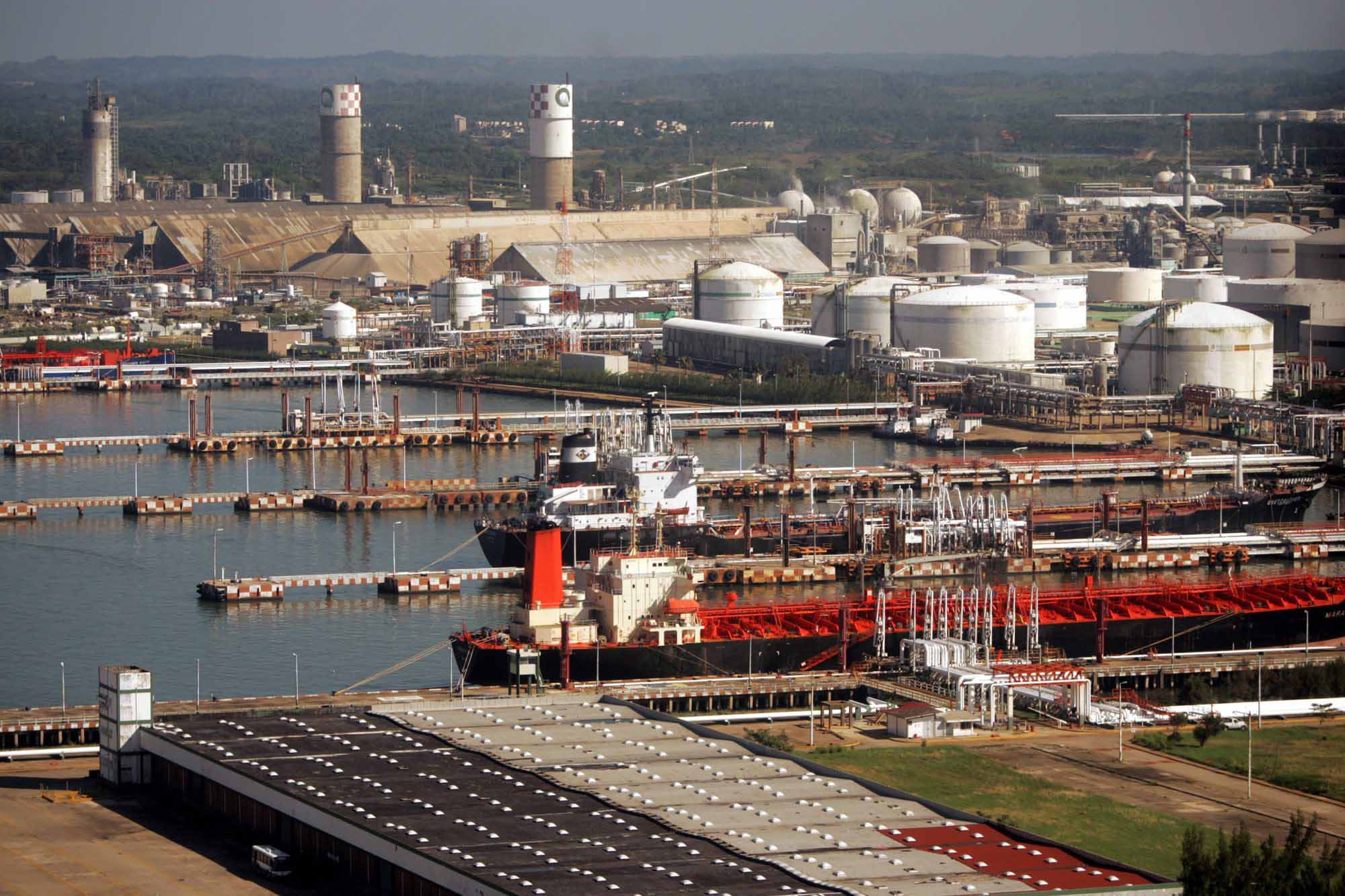 2,000 evacuated, 13 killed after explosion at Mexican vinyl chloride plant Image