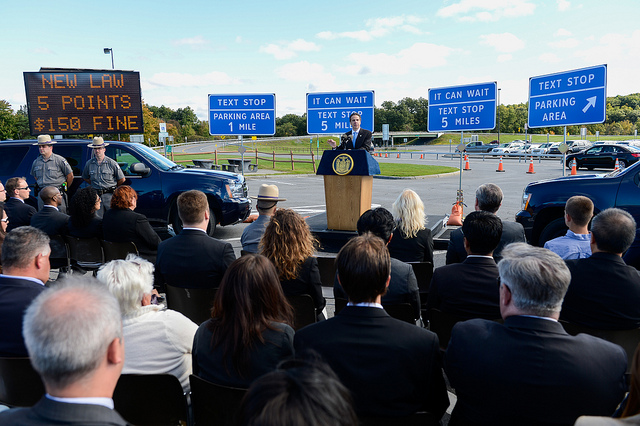 Designated highway texting zones bill passes second reading in Ontario legislature Image