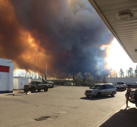 Out of control Alberta wildfire prompts evacuation order for 700 Image