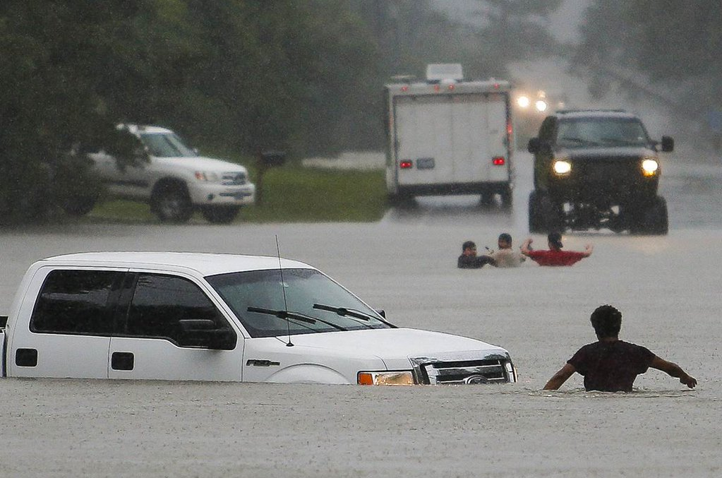 Floods in Texas, Kansas leave at least 6 dead, 2 missing Image