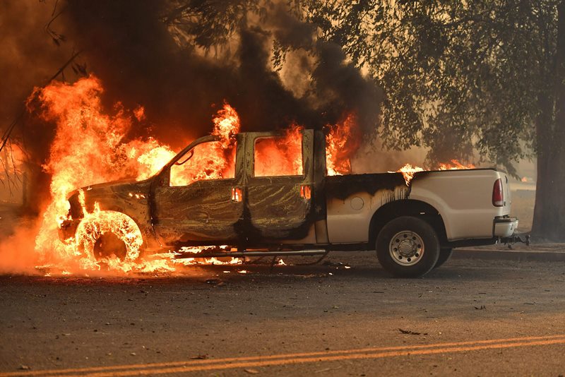 Wildfire roars into California town, driving out thousands Image