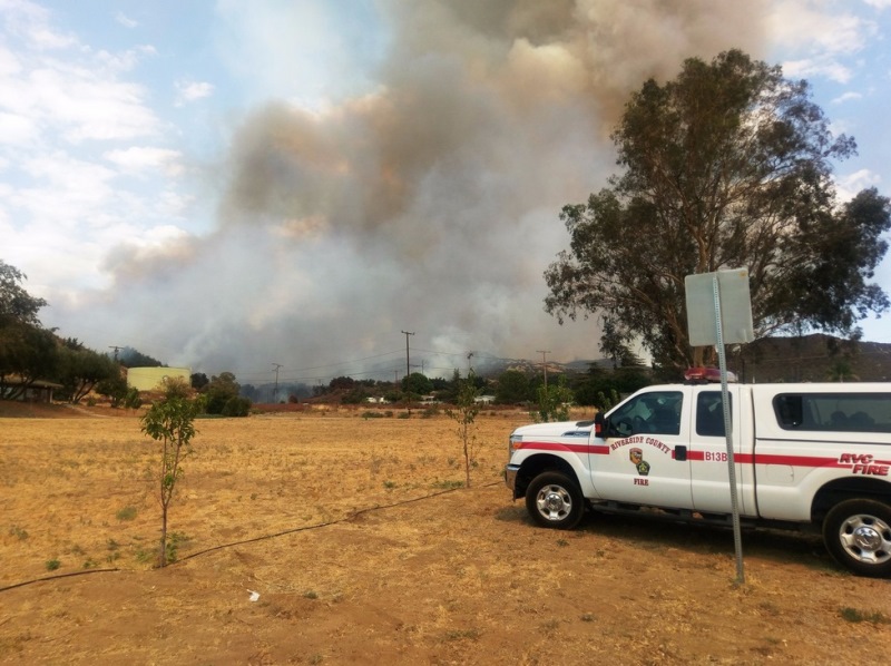 Wildfire prompts evacuations of 700 homes in California Image