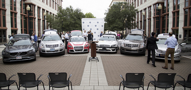 U.S. government previews rules of the road for self-driving cars Image