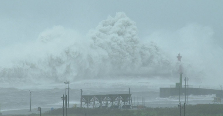 Typhoon Megi kills four in Taiwan, shuts down transport but ‘limited damage reports’ Image