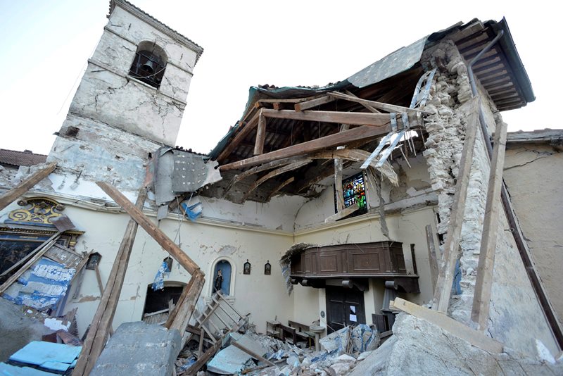 Officials in quake ridden central Italy assess damage Image