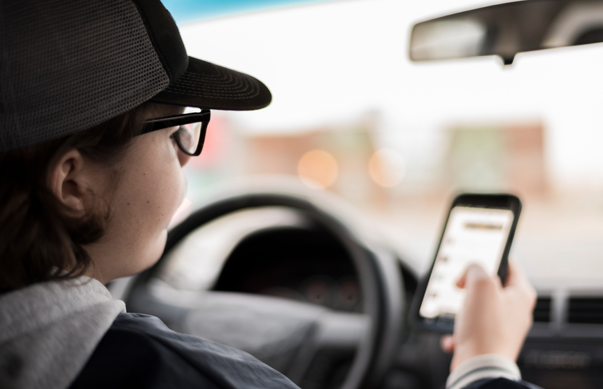 Nearly ¾ of young Canadian drivers polled don’t consider using their phones while driving to be “very distracting,” new poll finds Image