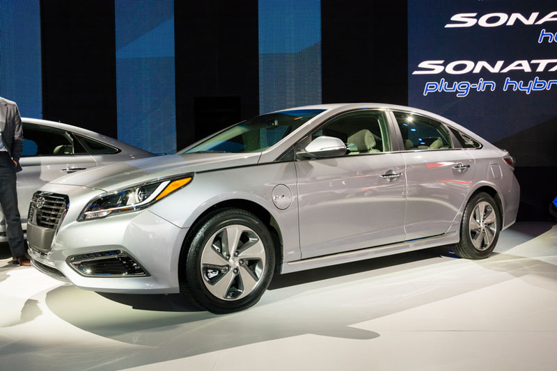 Hyundai recalls 74,000 cars in Canada and U.S.; sunroofs can fly into traffic Image