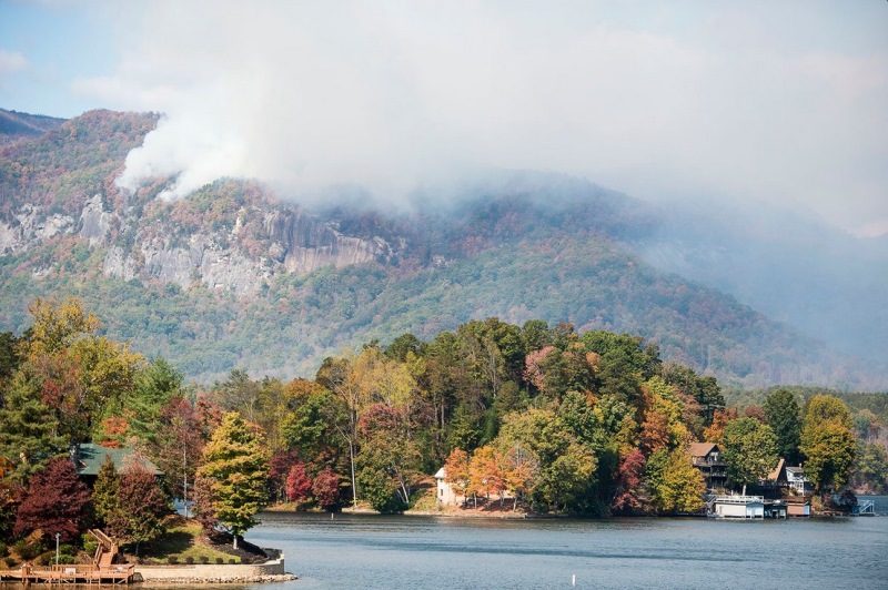 Wildfires, smoke shroud southern end of Appalachian Trail Image