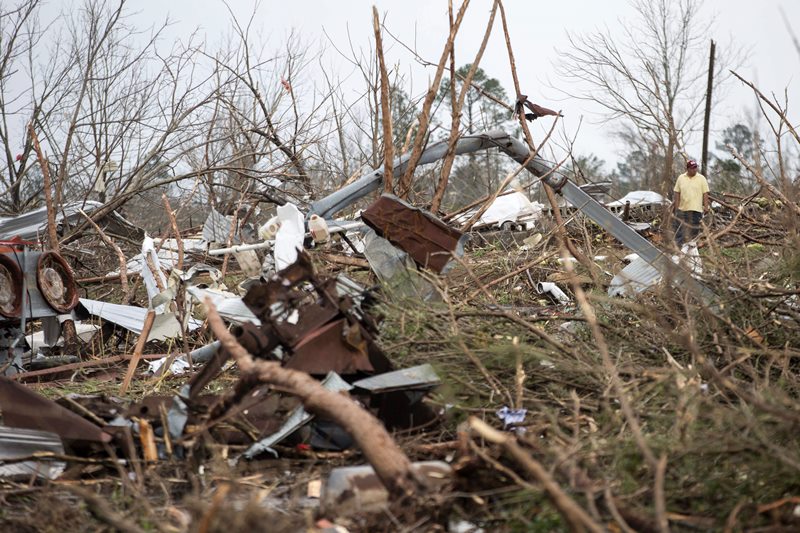 More tornadoes ahead as death toll reach 15 in southeast U.S. Image