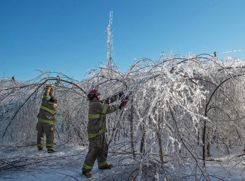 Still thousands without power as cleanup continues in New Brunswick Image