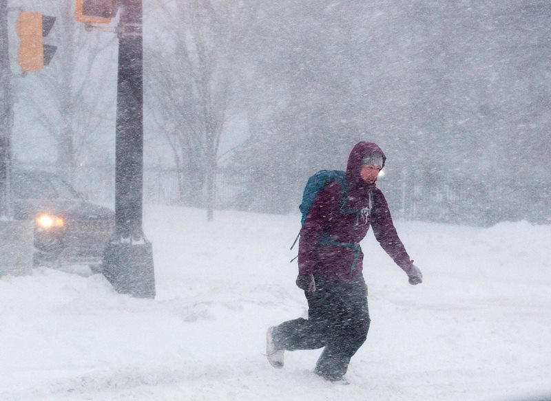 Massive storm continues slow march east after paralyzing Maritimes Image