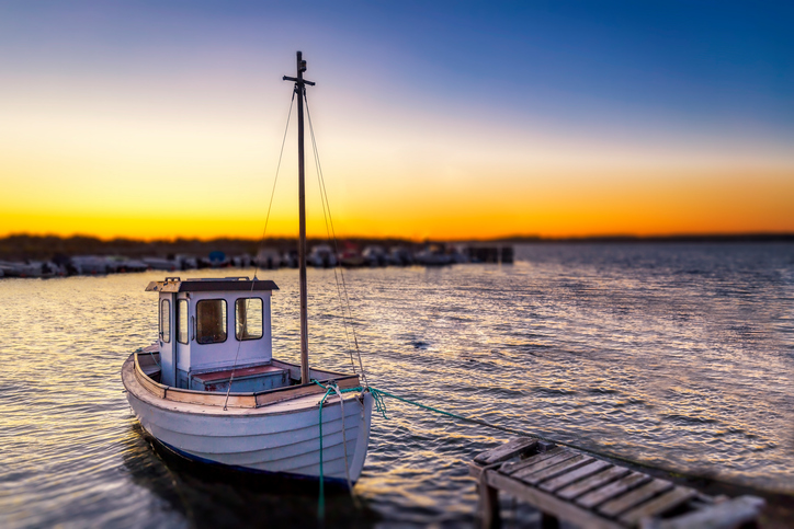 TSB reiterates recommendation to require all fishing vessels have anti-exposure worksuits or survival suits Image