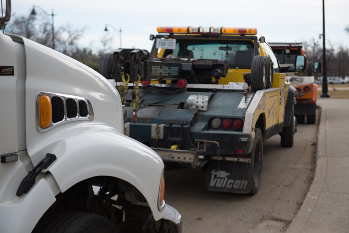 Law allowing blue and amber lights for roadside assistance vehicles now in effect in Saskatchewan Image