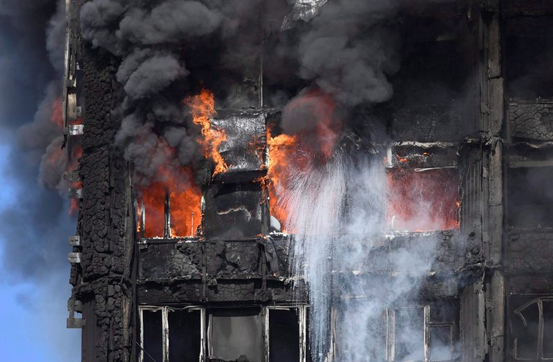 Cladding may have helped spread London high rise fire, experts say Image