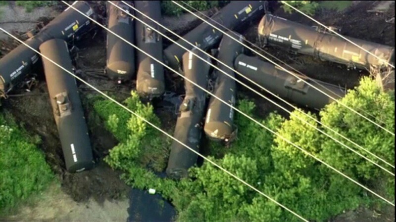 Oil spill cleanup continues at derailed freight train site, CN investigating Image