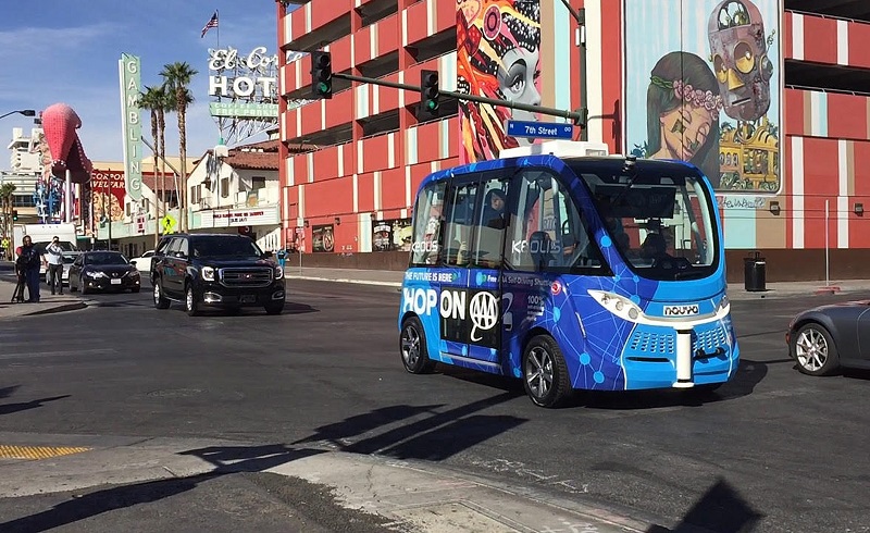 Self-operating shuttle bus involved in accident shortly after Las Vegas launch Image
