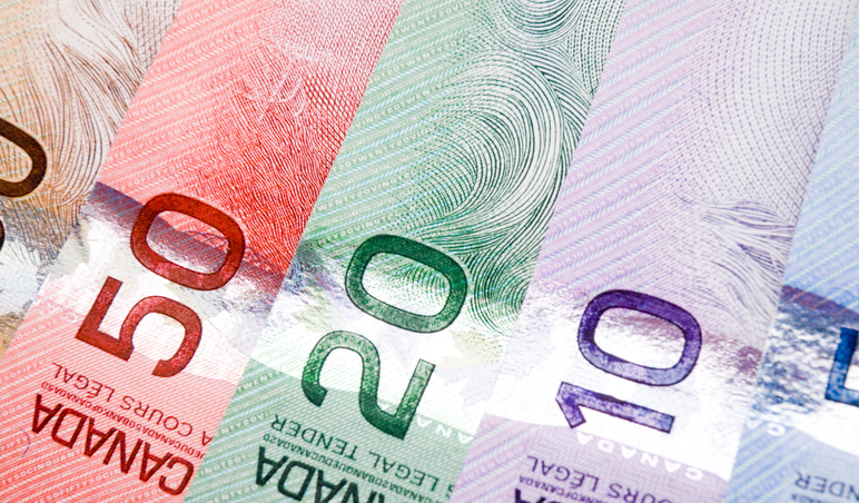 What’s the hourly wage of an insurance professional? Image