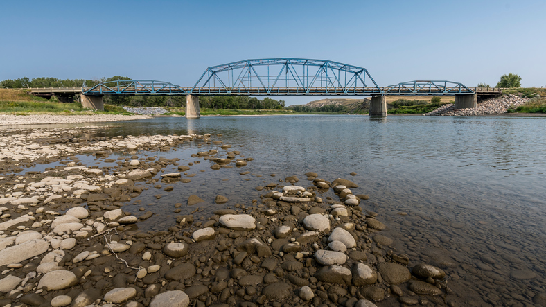 Southern Alberta community battles overland flooding again Image