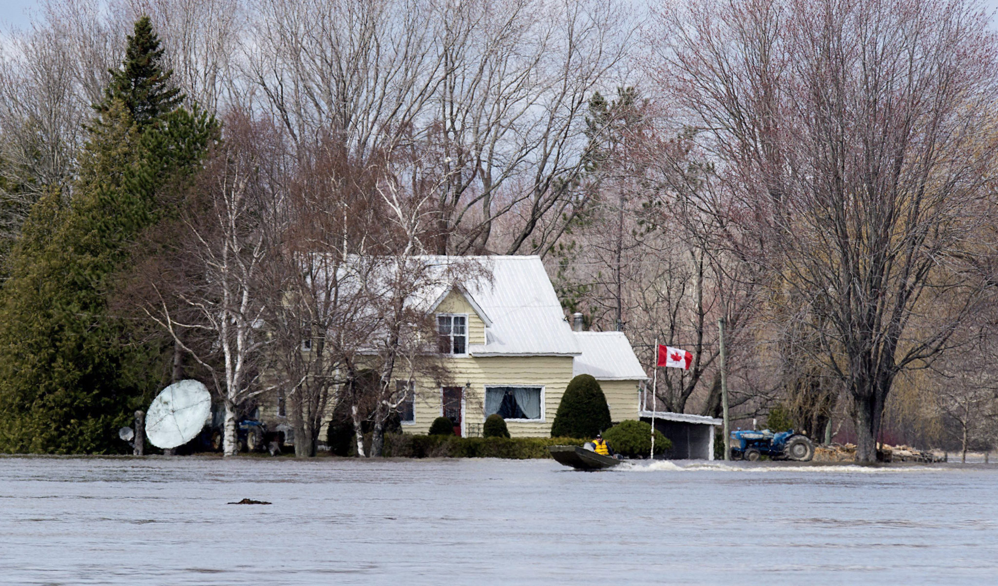 Flooding grows along Saint John River in New Brunswick Image