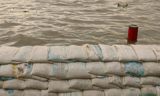 Are sandbags effective? A look at the popular flood prevention tool Image