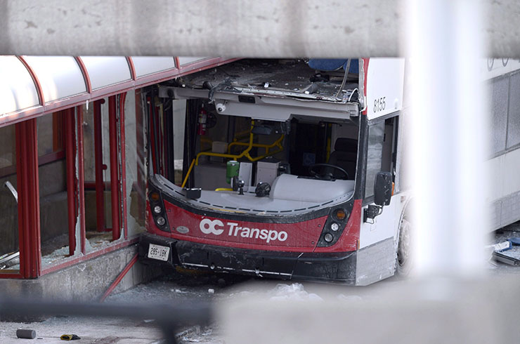 Experts call for federal investigation of fatal bus crash Image