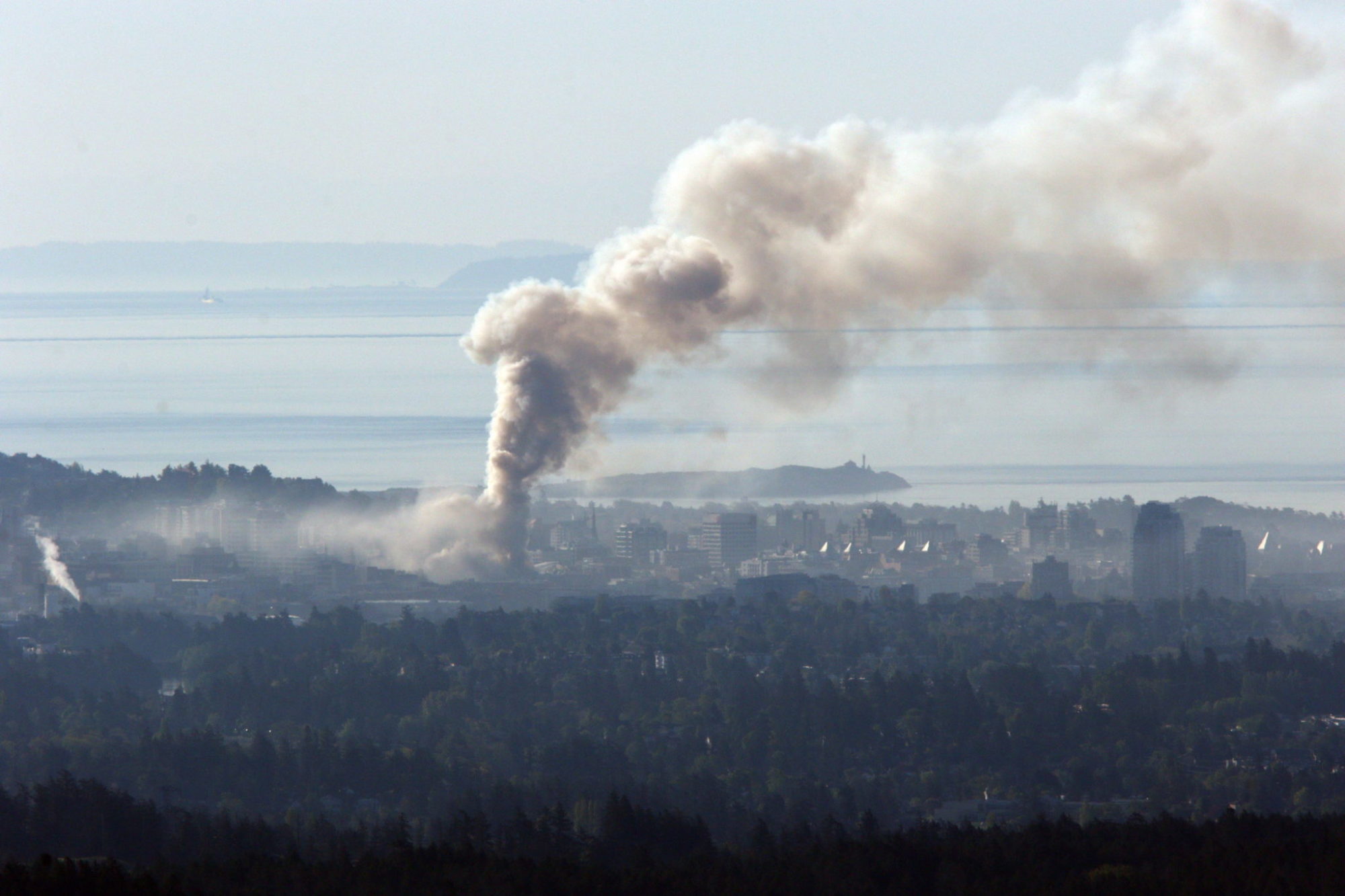 Cause of large B.C. hotel fire still under investigation Image