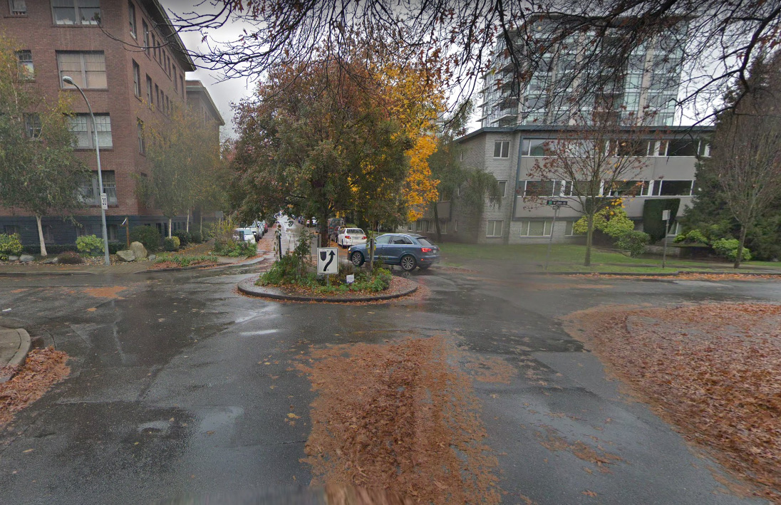 Right of way at roundabout debated in cyclist’s injury lawsuit Image