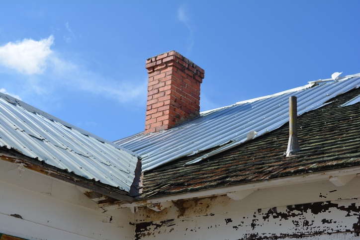 Simple ways to keep a roof on during a tornado Image