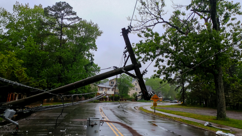 Tornado overturns camper vans in Quebec Image