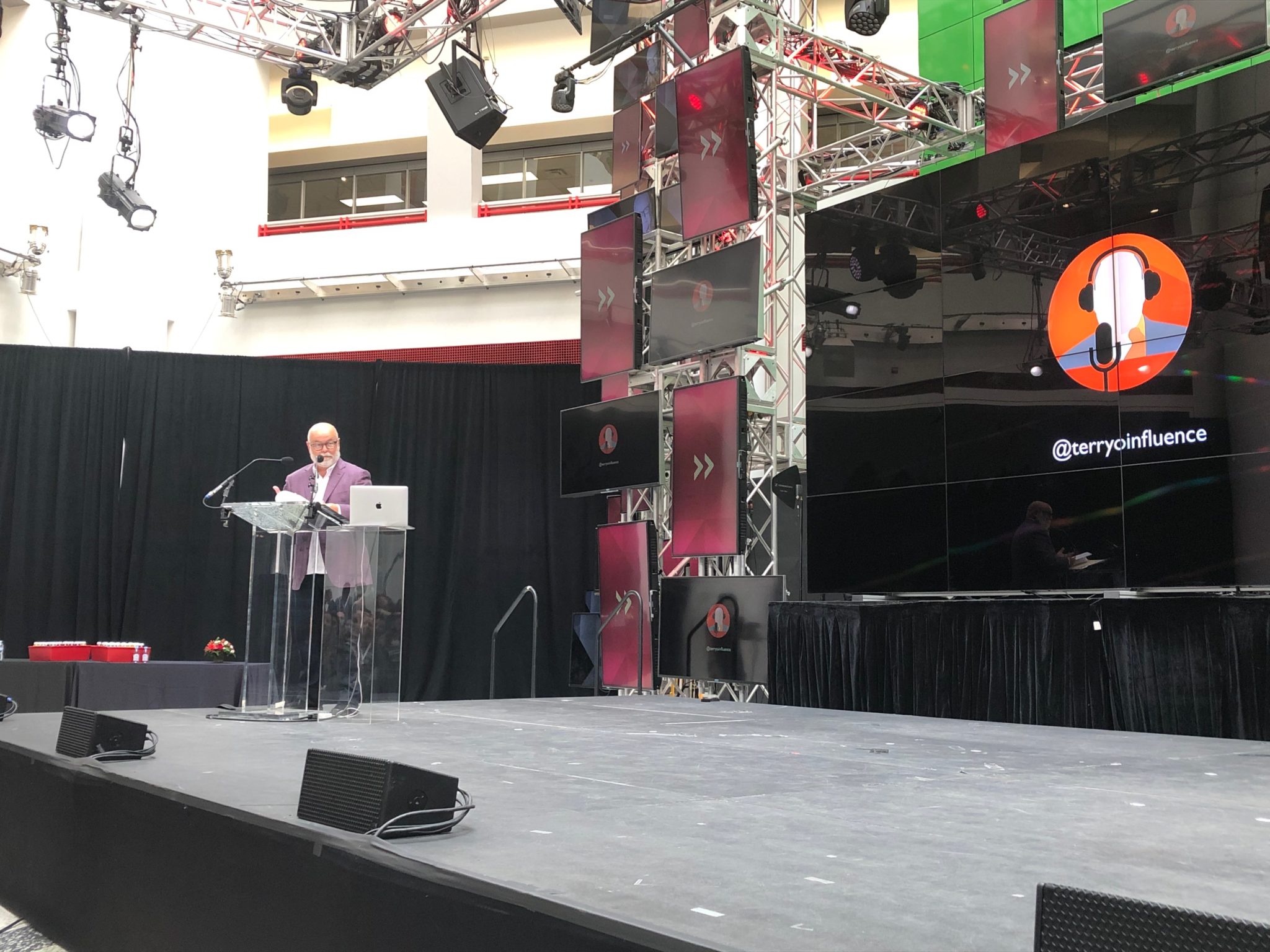 What brokers can learn about customer service from an airline, a steakhouse and a boot shop Image