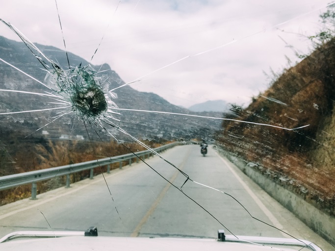 Selling your motorhome? Better fix up that cracked windshield first Image