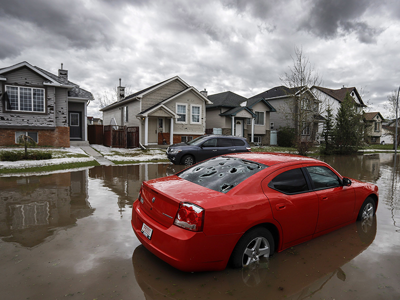 Auto total loss claims escalate after Calgary hail storm: IBC Image