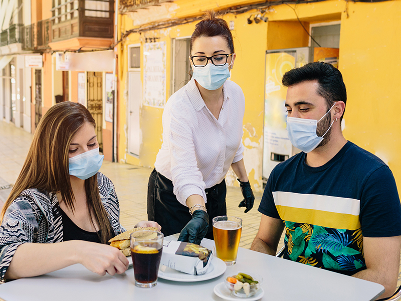 Bar reopenings going ahead in Ontario as Quebec links cases to bars in Montreal Image