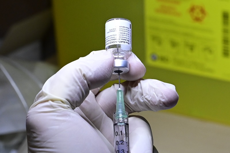 Quebec long-term care residents threaten legal action to get second vaccine dose Image