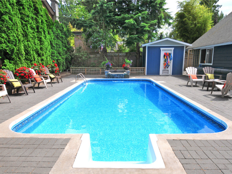 Renting out backyard swimming pools can be lucrative, but experts warn of risks Image