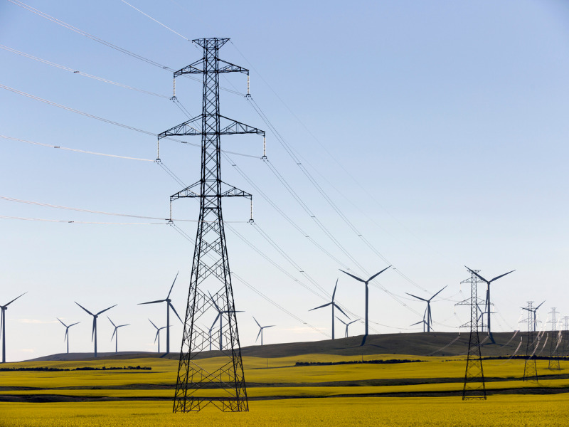 Solar storms pose risks to Canada’s aging electric power grid Image