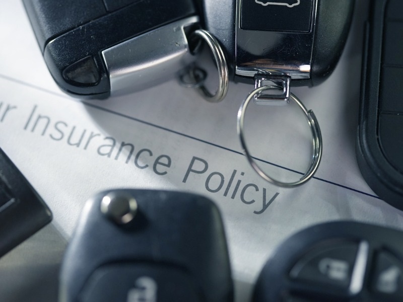 More than half of polled Canadians keep their auto insurer for five years or longer Image