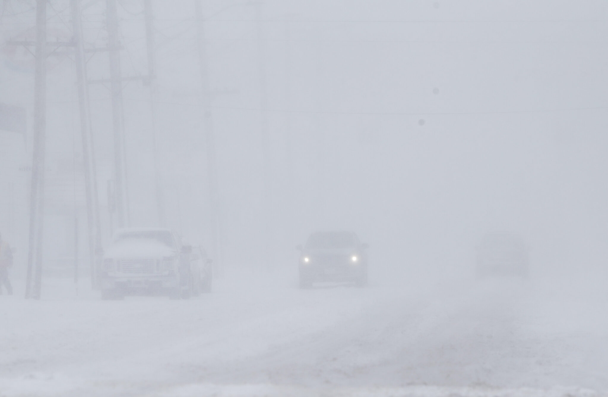 Blizzard closes schools, shuts roads in parts of Manitoba and Saskatchewan Image