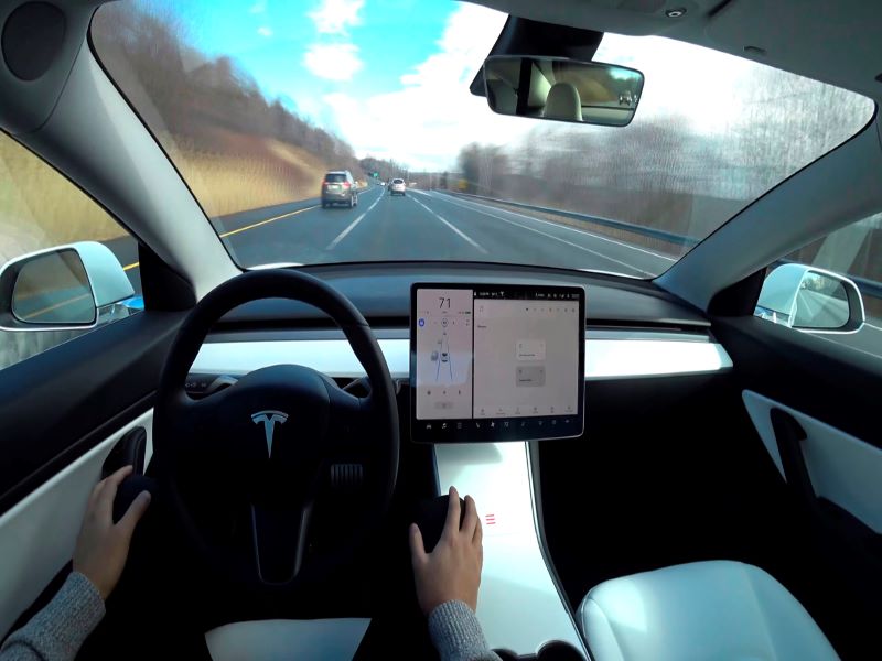 U.S. regulator upgrades Tesla Autopilot crash analysis Image