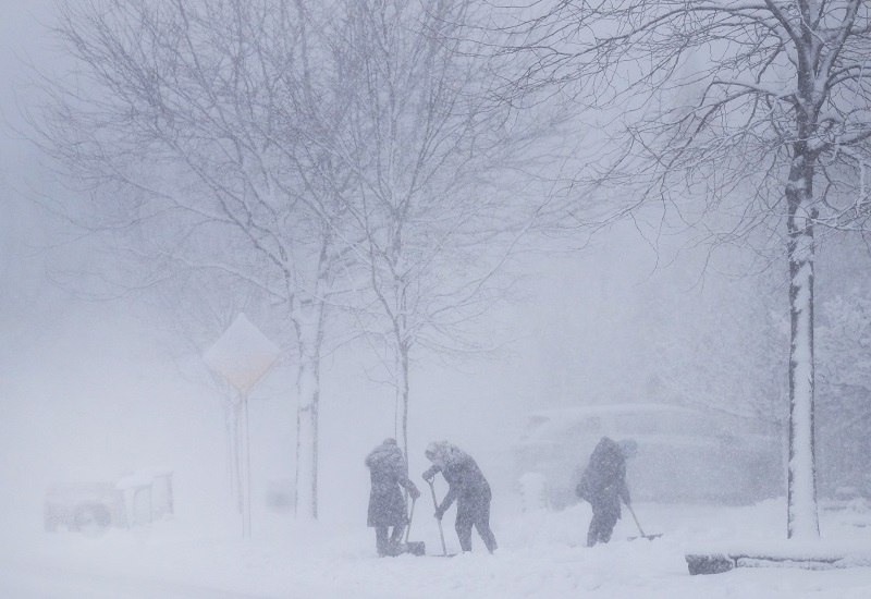 Southern Ontario digging out after winter storm, snow still falling in eastern parts Image