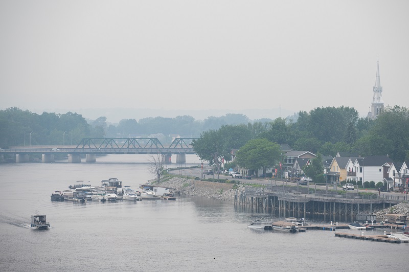 As summer wildfire season nears, Quebec forest fire workers vote for strike mandate Image