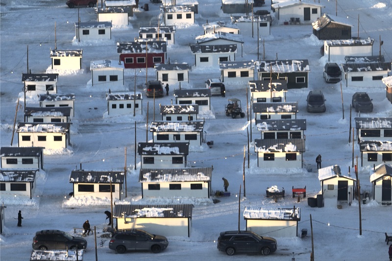 Warm weather forces city in Quebec to cancel ice-fishing villages for first time Image