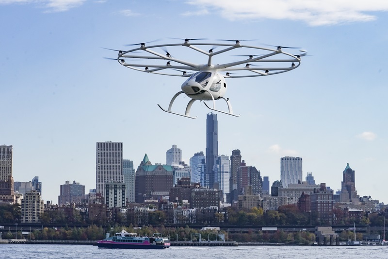 Flying taxis, drones spark high hopes — and safety worries — among Canadians Image