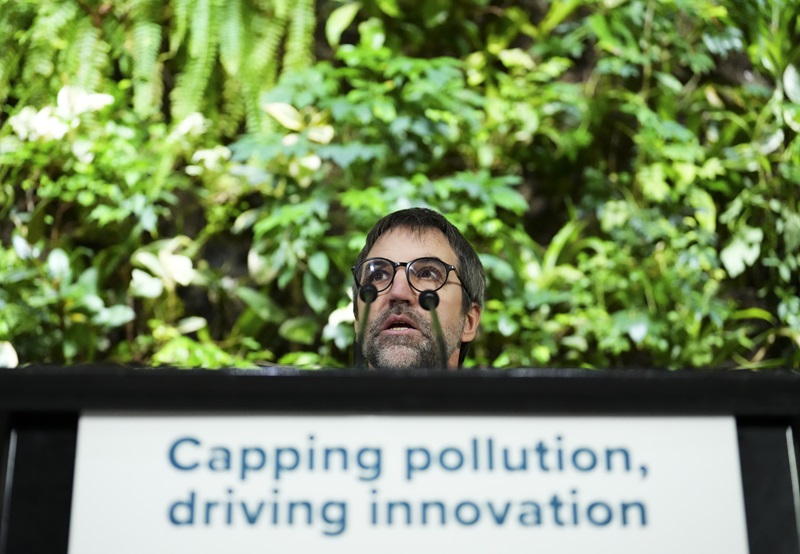 Oil and gas companies told to cut emissions by one-third under planned cap Image