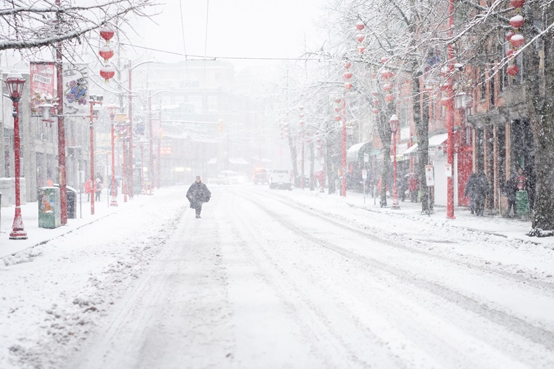 Wintry blast to continue after season’s first big snowfall blankets Metro Vancouver Image