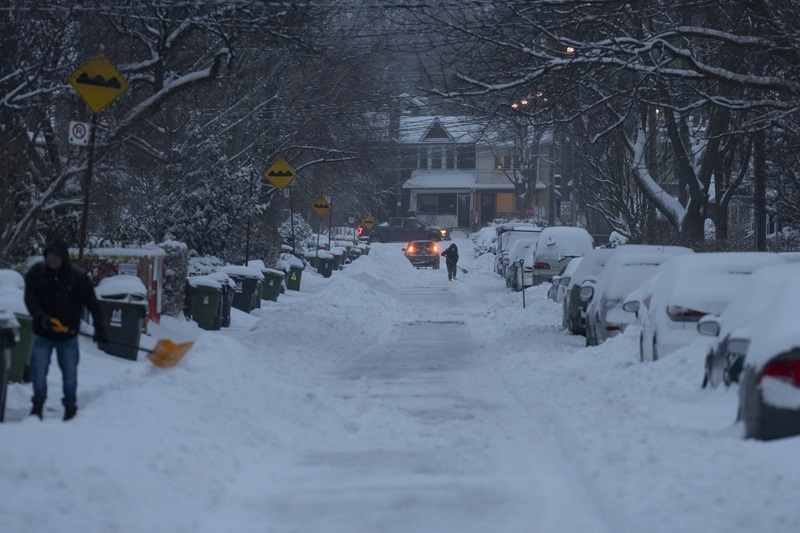 Winter storm wreaks havoc on commute, closes schools across Ontario, Quebec, Atlantic Image