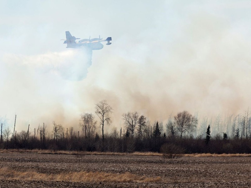 Aircraft fighting Prairie wildfires